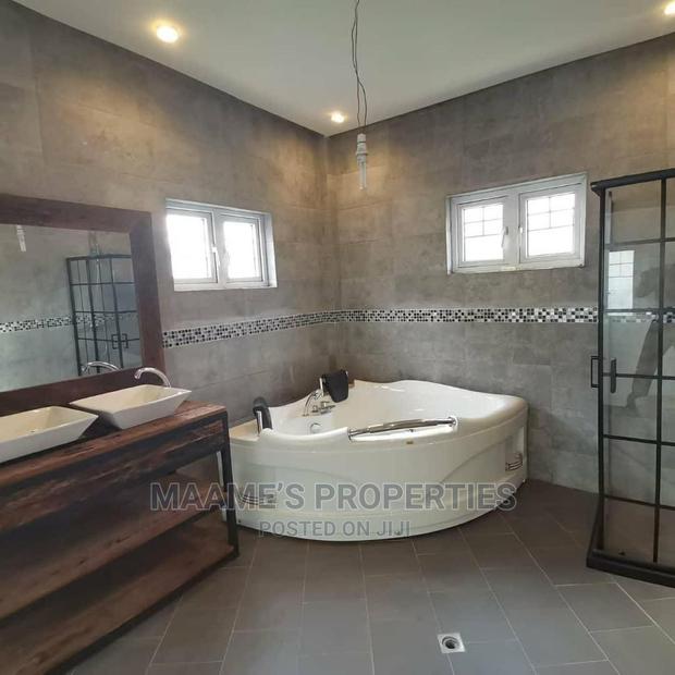 5bdrm Maisonette in Maame’S Properties, Airport Residential Area · Photo 3