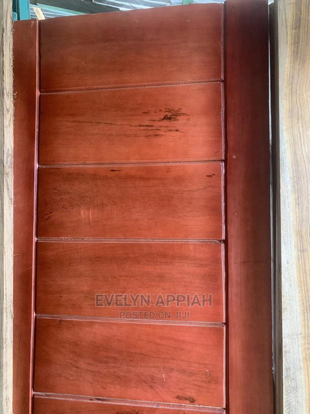Spray Red Wood Door · Photo 4