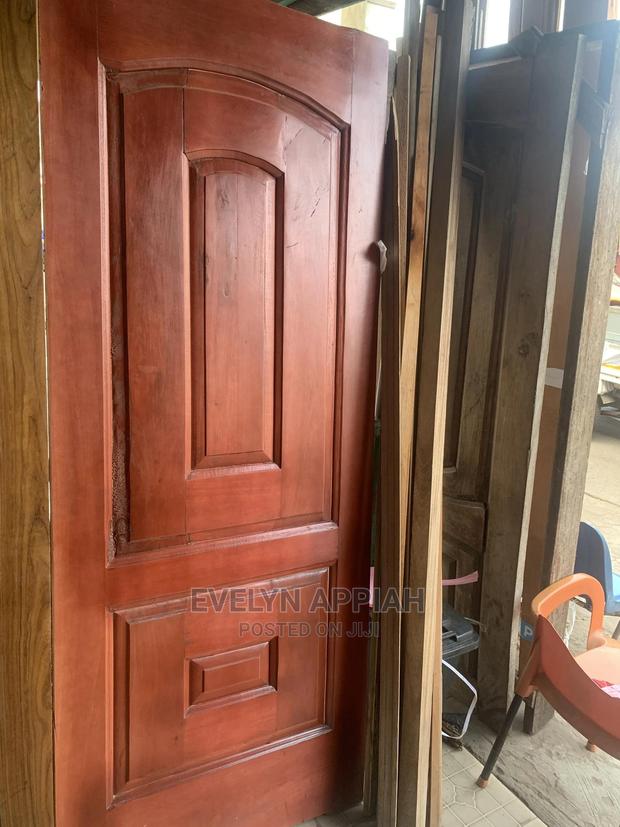 Spray Red Wood Door · Photo 3
