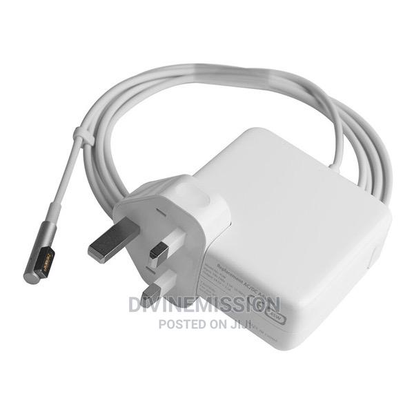 Macbook Pro Charger/Adapter 85w · Photo 3