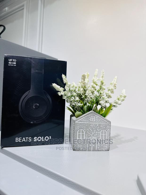 New Arrivals of Beats Solo 3—Headphones · Photo 2