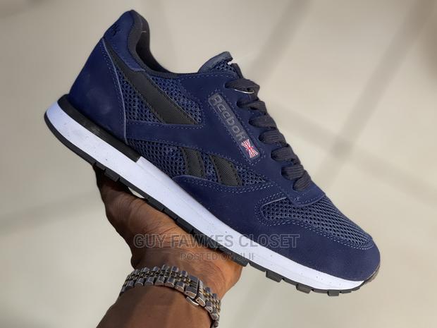 Reebok Classics Sneakers · Photo 3