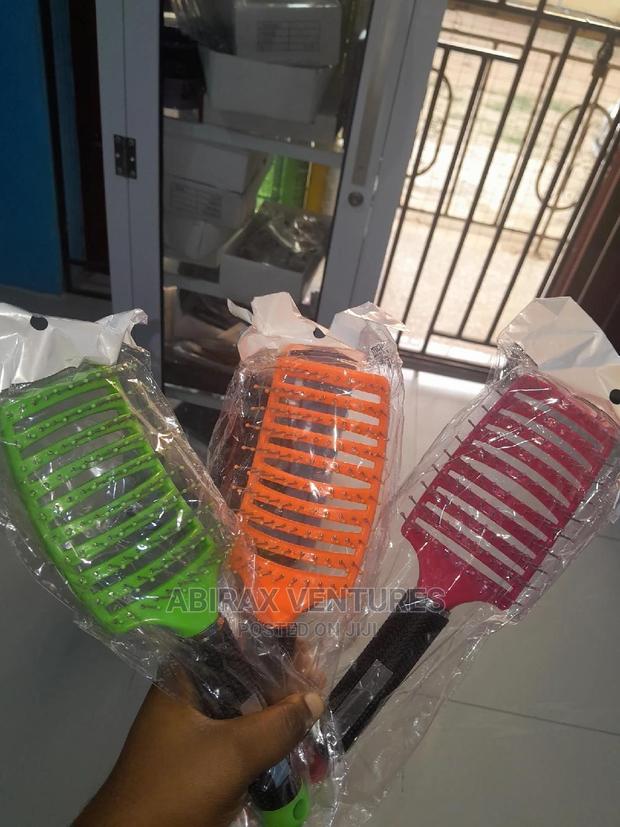Wig Detangling Brush · Photo 2