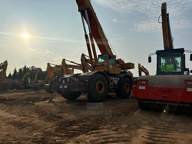 50 Ton Grove RT750 Rough Terrain Crane photo 3