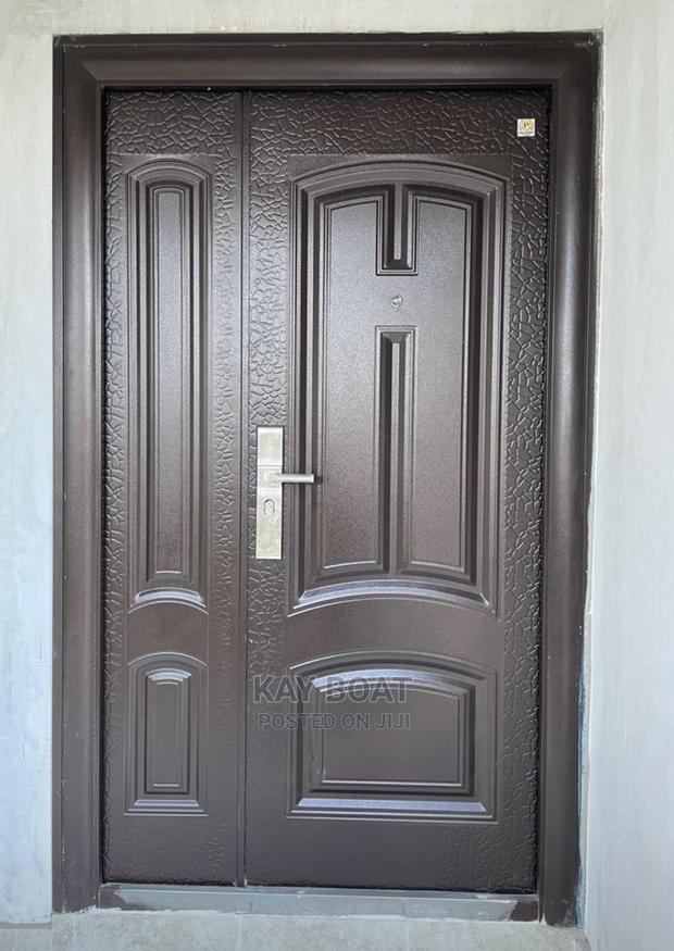 An Extravagant Door · Photo 2