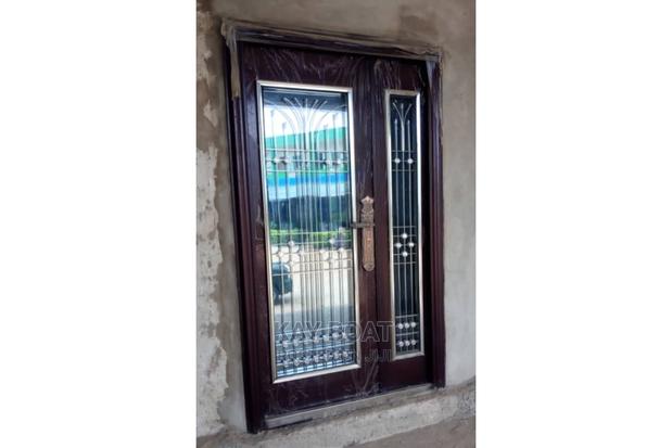 Heavy Duty With a Tempered Glass Door · Photo 2