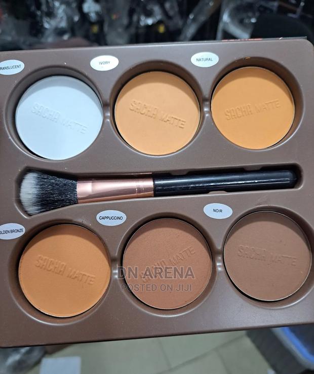 6 in 1 Powder Palette With Brush · Photo 2