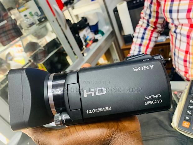 Superbly Sony HXR-MC58C Ultra Compact Pro AVCHD Camcorder · Photo 2