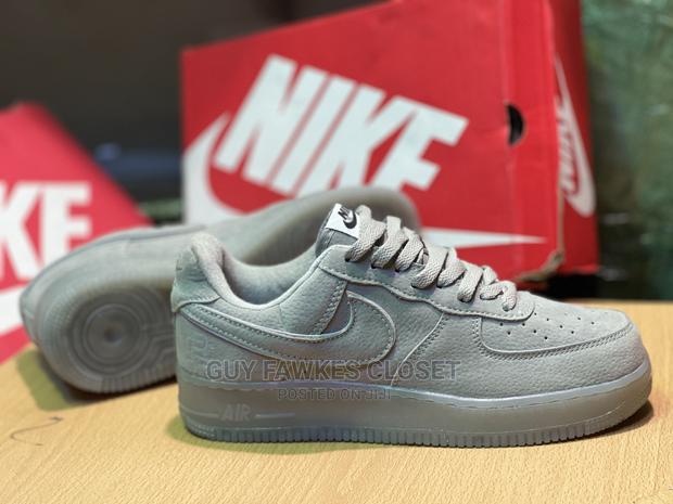 Nike Air Force 1suede Gray · Photo 4