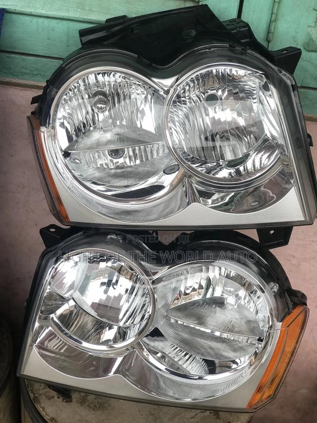 Jeep Cherokee 05 Headlight