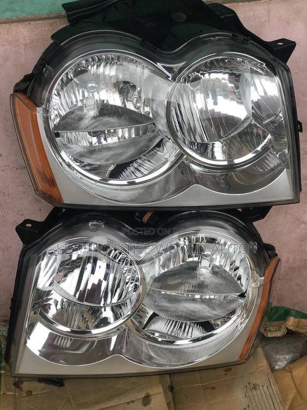 Jeep Cherokee 05 Headlight