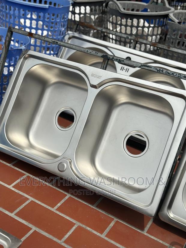 Kitchen Sink Double Bowl With Waste Accessories · Photo 3