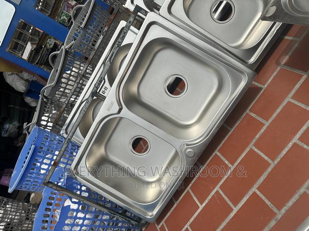 Kitchen Sink Double Bowl With Waste Accessories · Photo 4