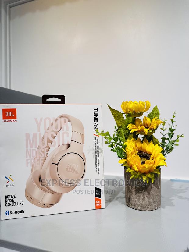 JBL Tune 760 Ultimate Streaming Headphones · Photo 2