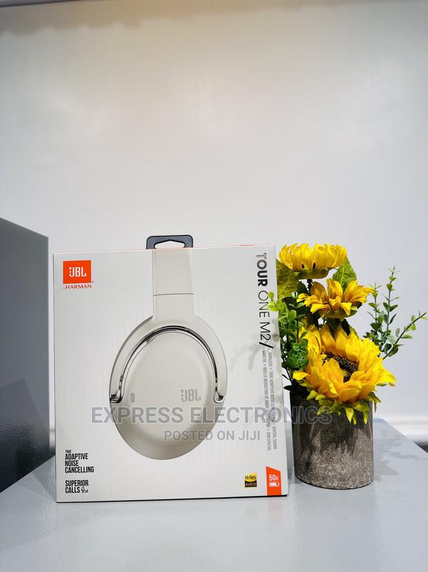 JBL Tour One M2 Headphones Ultimate Streaming · Photo 2