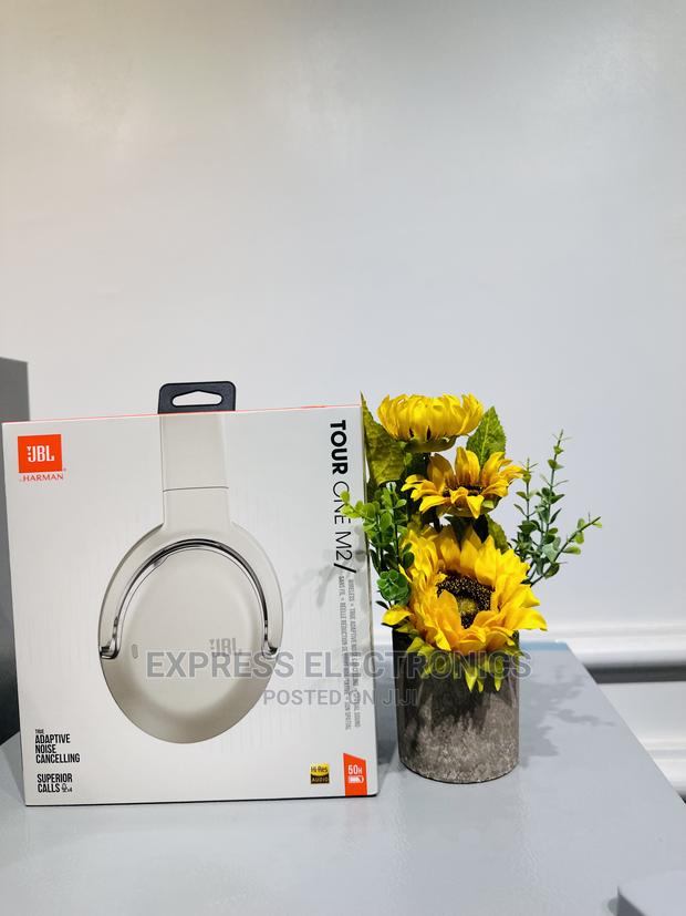 Long Battery Life Headphones JBL Tour One M2 · Photo 2