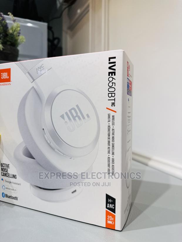 Enjoy With Bluetooth JBL Live 650BT Headphones · Photo 2