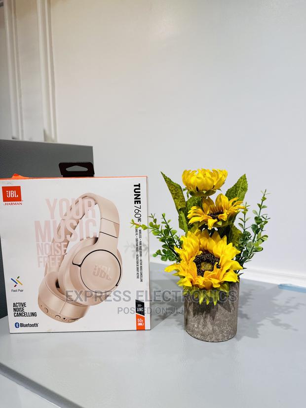 JBL Tune 760 Headphones Enjoy With Bluetooth · Photo 2