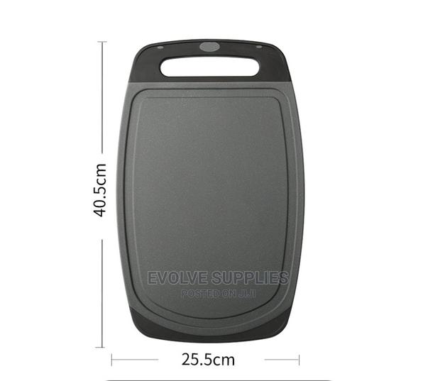 Black Wheat Straw Cutting Board · Photo 4