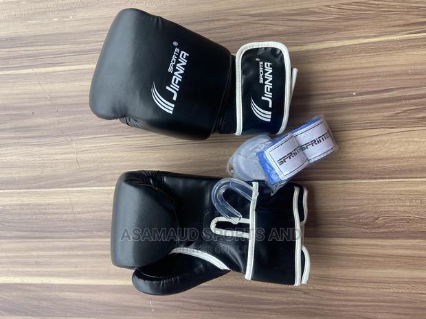 Original Set of Boxing Gloves, Bandage and Teeth Protective · Photo 4