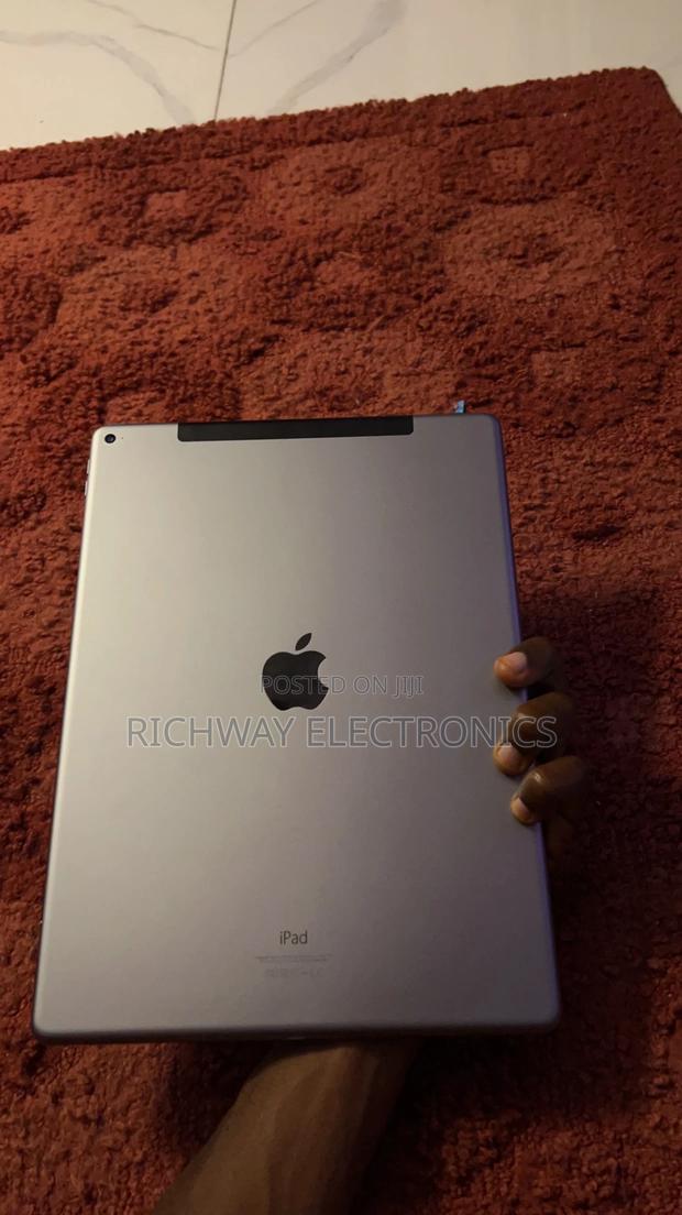 Apple iPad Pro 12.9 (2015) 128 GB Gray