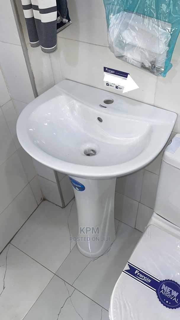 Twyford Frencia Wash-Hand Basin Stand · Photo 4