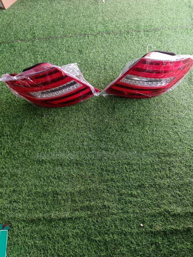 Mercedes Benz W204 Taillights Lead photo 2