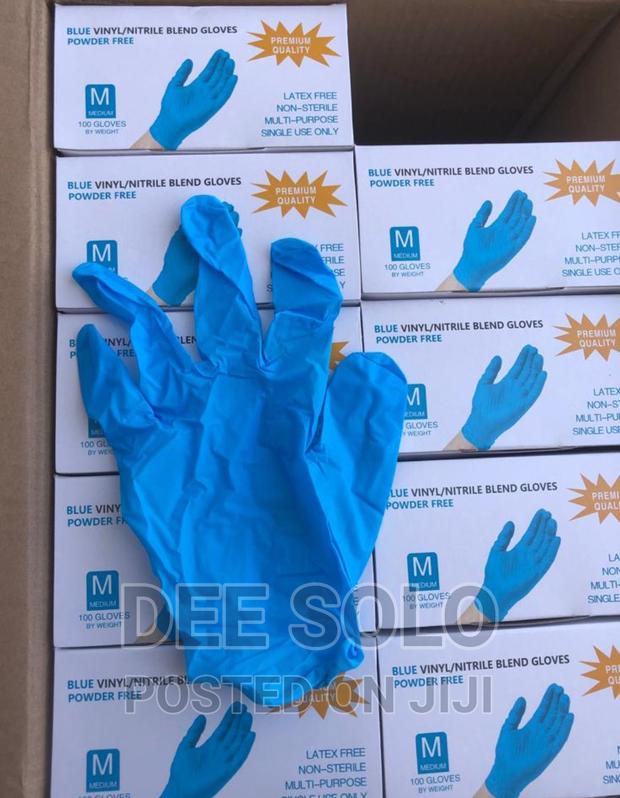 Nitrile Disposable Examination Gloves · Photo 3