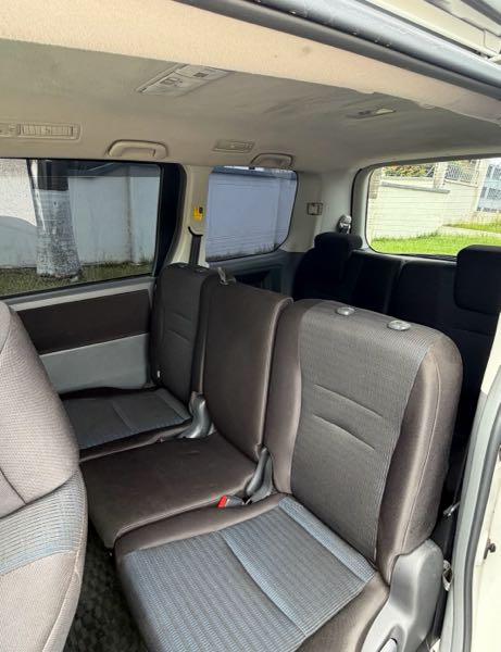 Toyota Voxy 2010 White