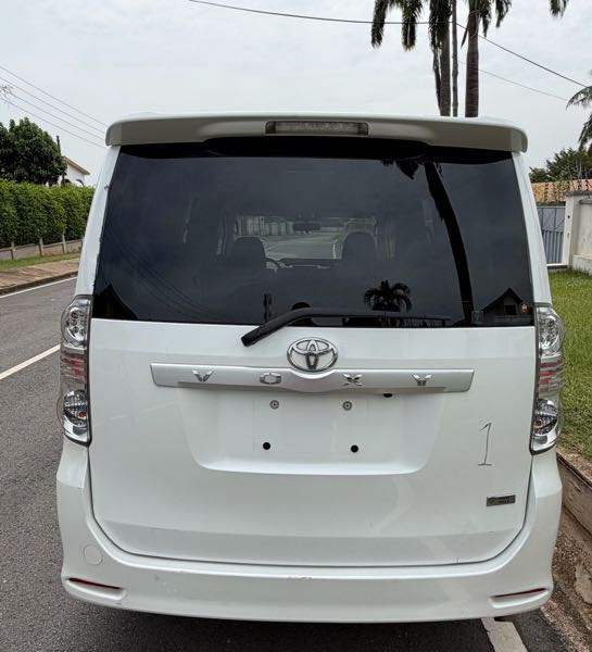 Toyota Voxy 2010 White