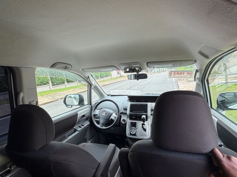 Toyota Voxy 2010 White