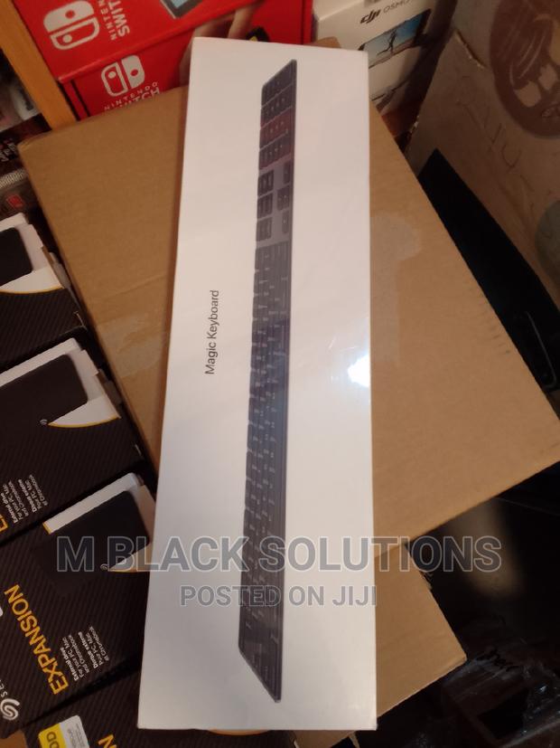 Apple Magic Wireless Keyboard With Numeric Keypad (Black ) · Photo 3