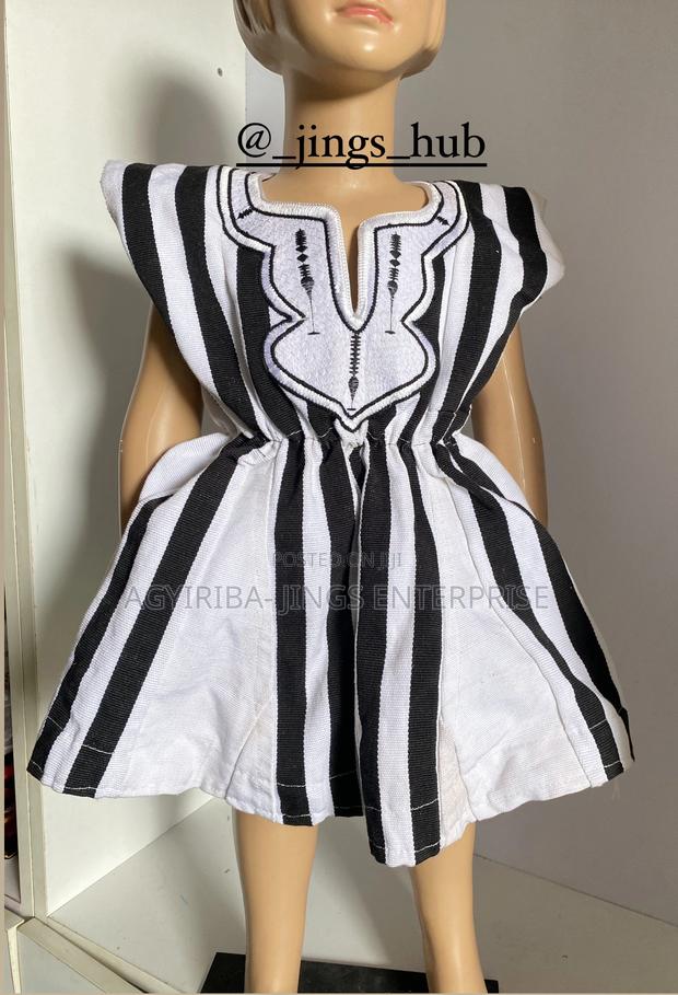 Kids Smock Dress · Photo 4