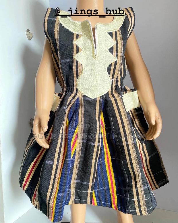 Kids Smock Dress · Photo 4