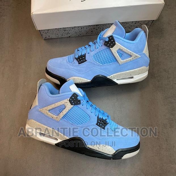 University Blue Jordan 4 · Photo 4