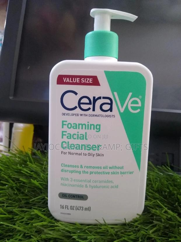 Foaming Facial Cleanser · Photo 4