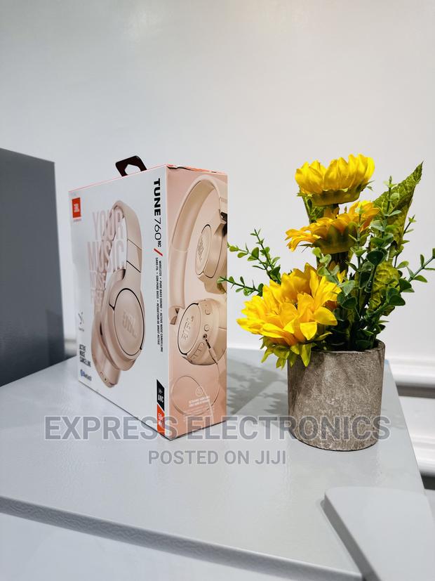Lovely Sleek JBL Tune 760 Headphones · Photo 2