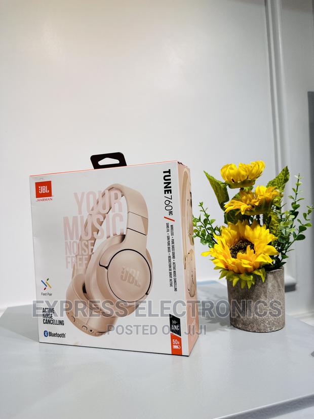 Tough and Durable Design JBL Tune 760 Headphones · Photo 2