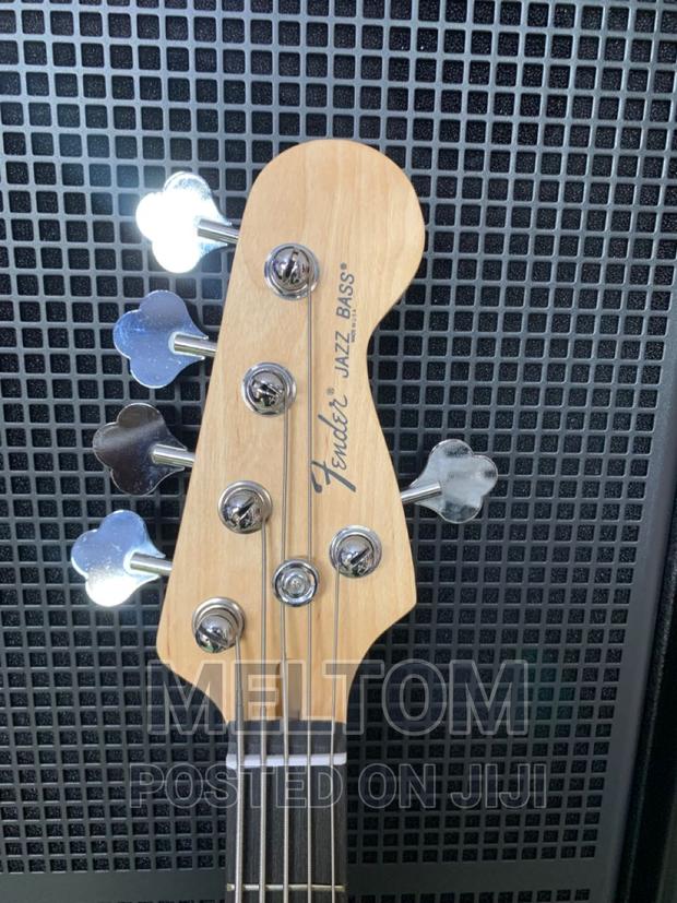 Fender Jazz Bass Guitar (5 Strings) · Photo 4