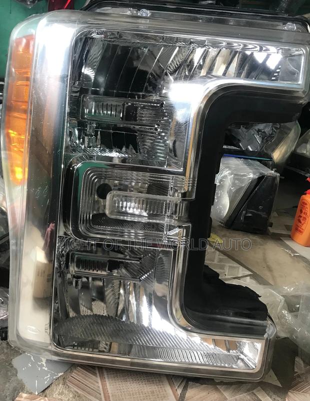 Ford F-250 Headlight Right Side 2017