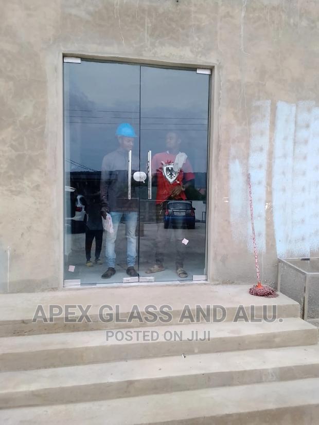 Frameless Swing Tempered Glass Doors photo 2
