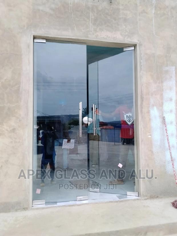 Frameless Swing Tempered Glass Doors photo 3