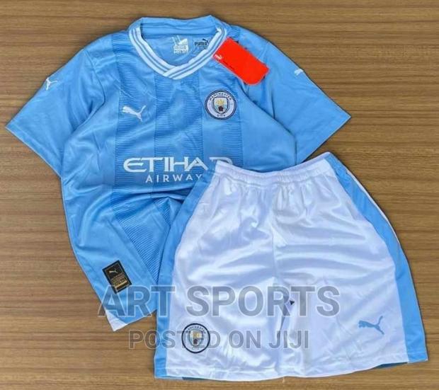 Liverpool Kids Jersey · Photo 3