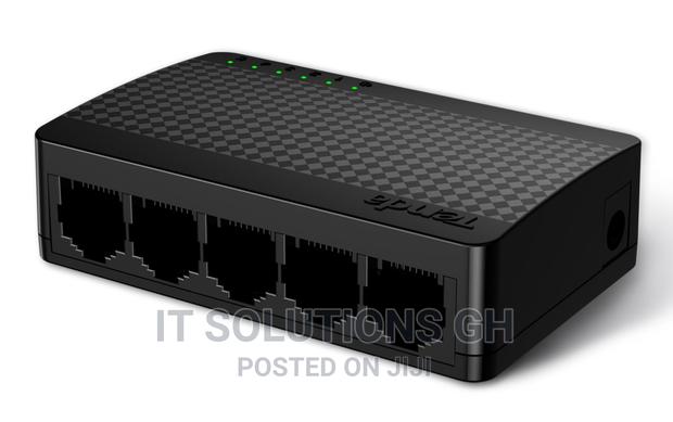 Tenda (S105) 5-Port Desktop Switch · Photo 2
