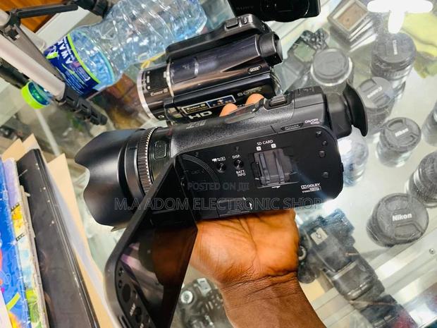 Quality Yet Affordable Canon 32GB VIXIA HF G20 FHD Camcorder · Photo 2