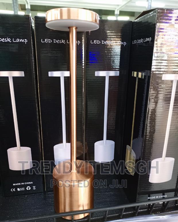 Rechargeable 3colours Touch Sensor Table Lamp · Photo 4