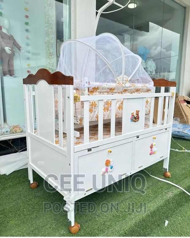 Baby Wooden Cot · Photo 2