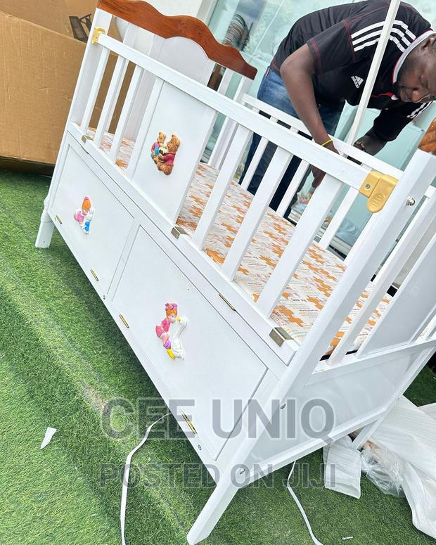 Baby Wooden Cot · Photo 3