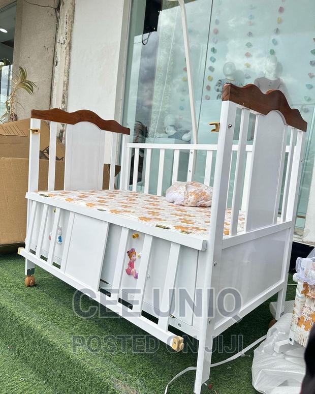 Baby Wooden Cot · Photo 4