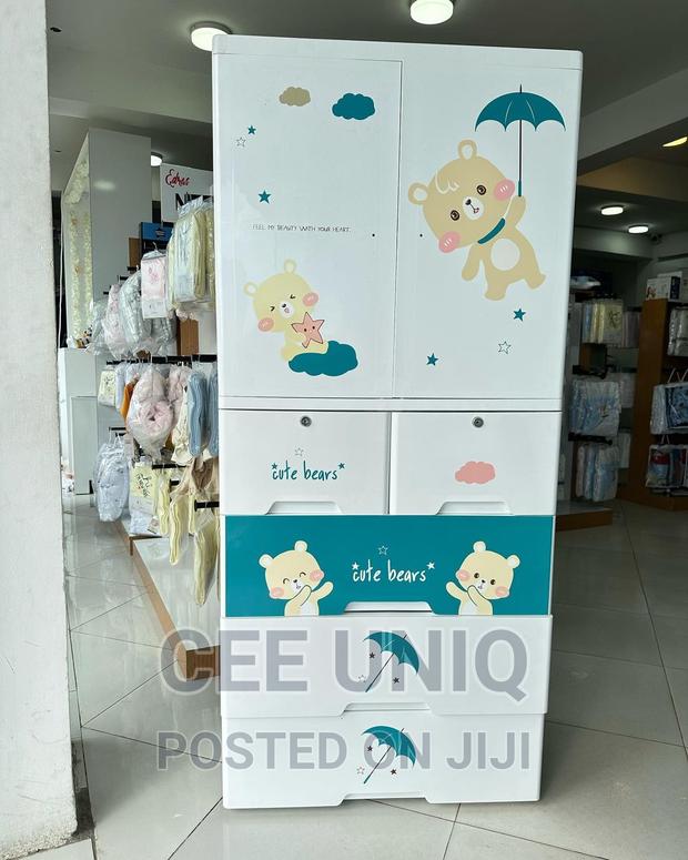 Kids Wardrobe · Photo 2